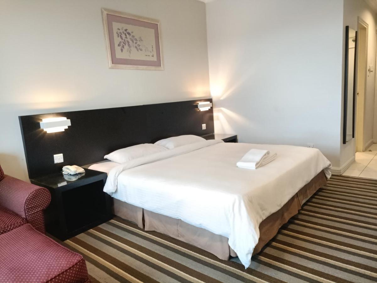 Stayinn Gateway Hotel Apartment Kuching Bagian luar foto