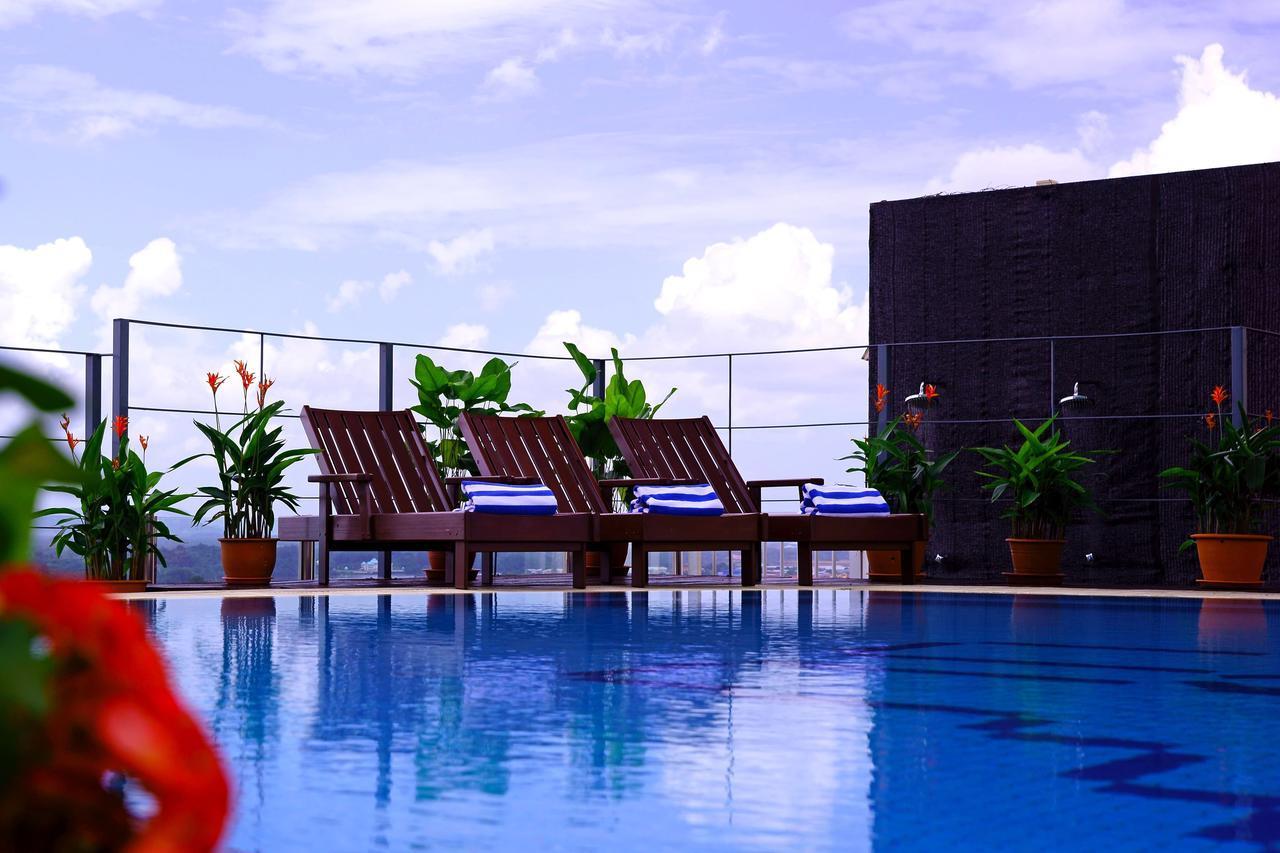 Stayinn Gateway Hotel Apartment Kuching Bagian luar foto