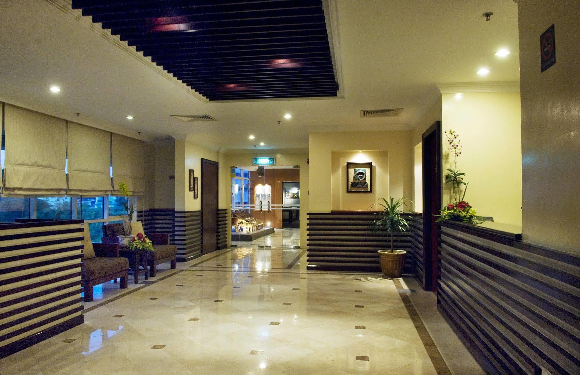 Stayinn Gateway Hotel Apartment Kuching Bagian luar foto